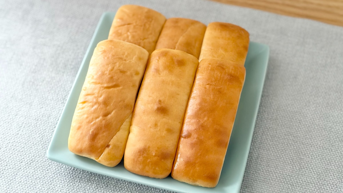 開けた途端、バナナの香り!【ファミマ】ひとつ30円のパンは朝食に最適
