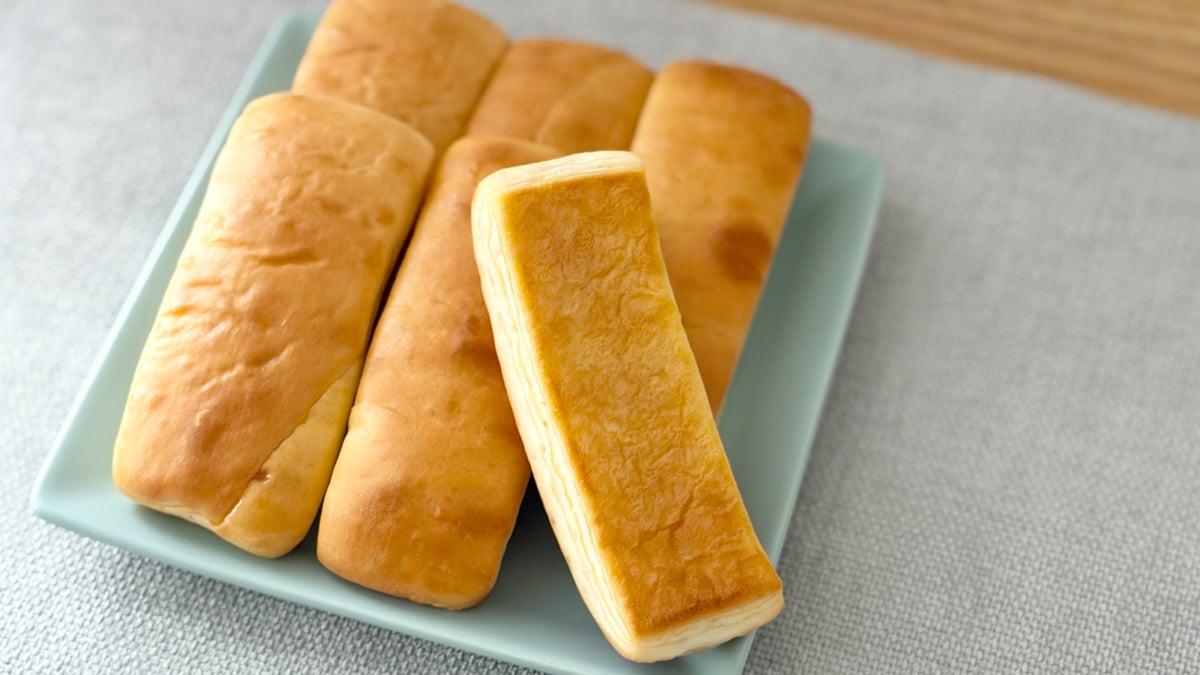 開けた途端、バナナの香り!【ファミマ】ひとつ30円のパンは朝食に最適