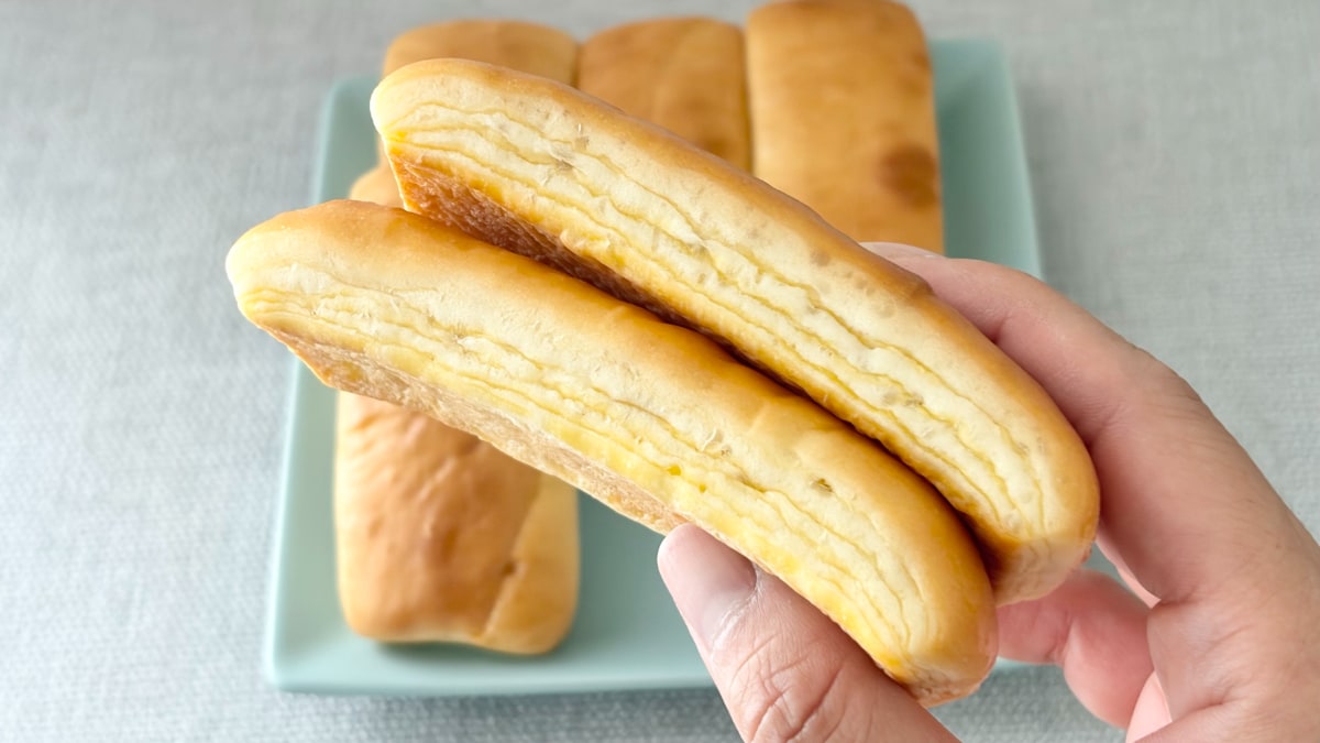開けた途端、バナナの香り!【ファミマ】ひとつ30円のパンは朝食に最適