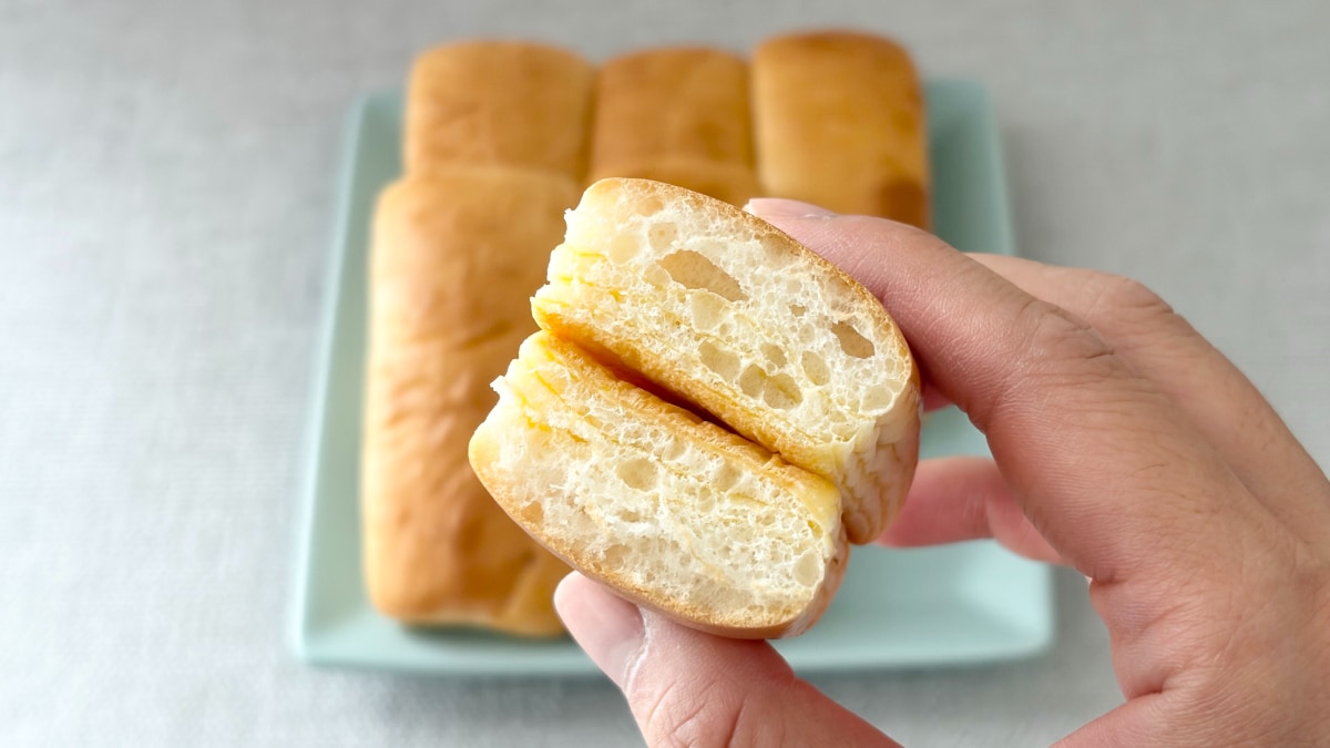 開けた途端、バナナの香り!【ファミマ】ひとつ30円のパンは朝食に最適