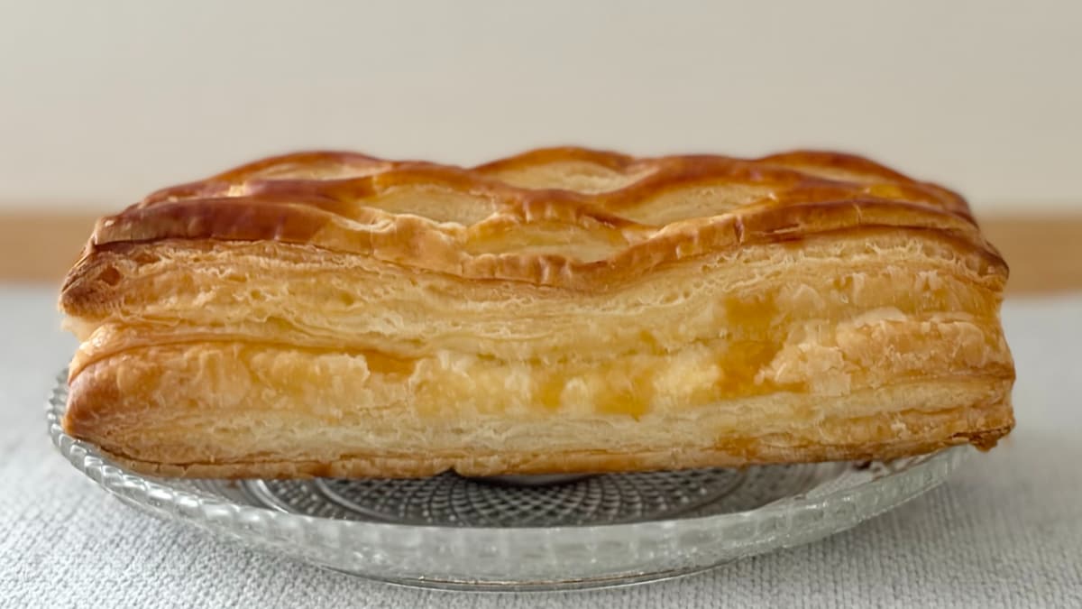 みんな大好き、王道の味!【ファミマ】の新作アップルパイがおいしい