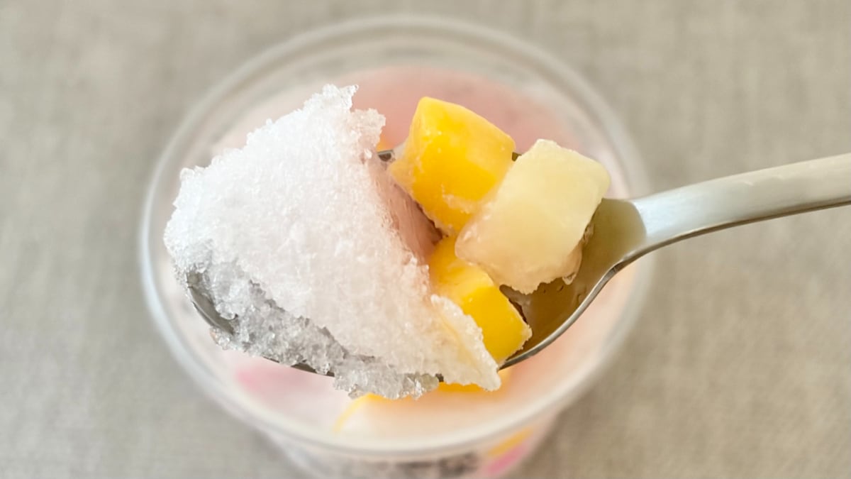 「果汁多めでちゅき♡」【ファミマ限定】“夏の味”桃がたっぷりのかき氷