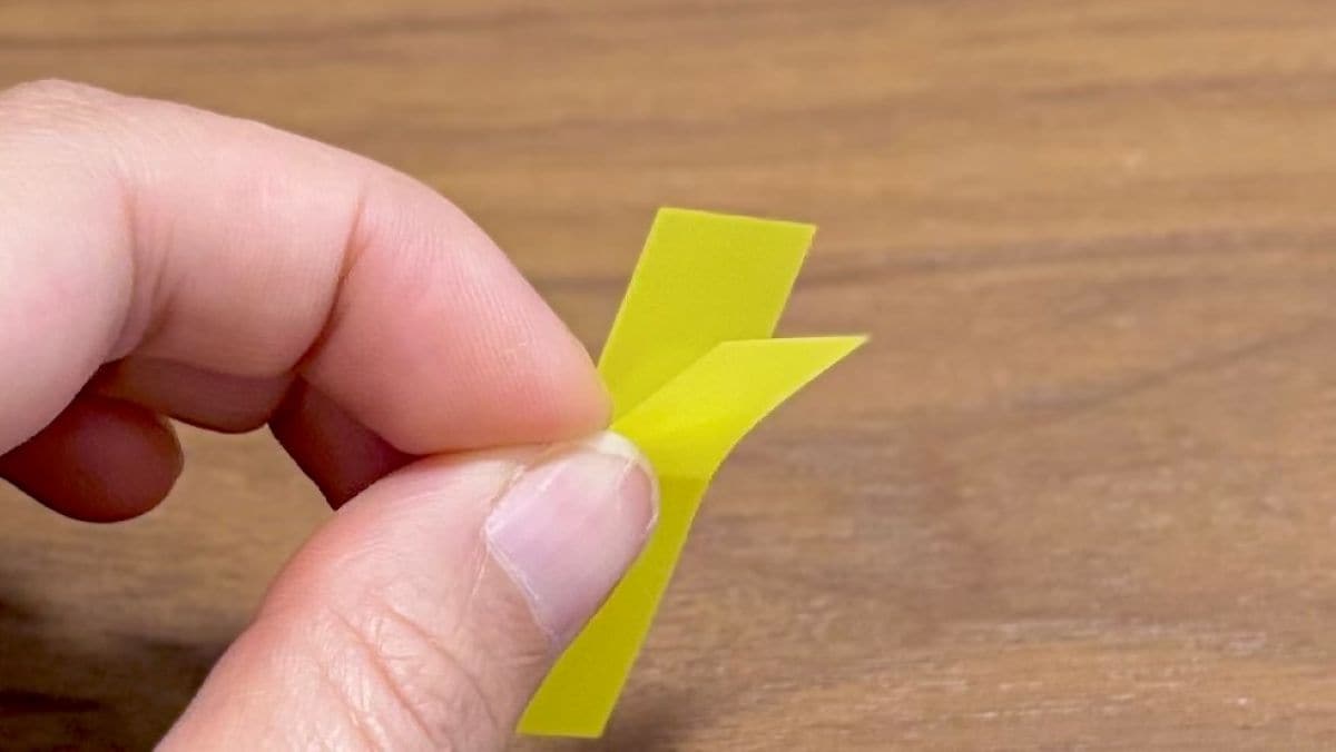 キーボード掃除にぴったり！100均「フィルムふせん」の意外な使い道を試してみた
