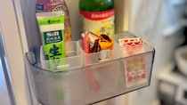 セリアの「くつした整理カップ」を冷蔵庫に使ってみた！小物が倒れないすっきり収納術