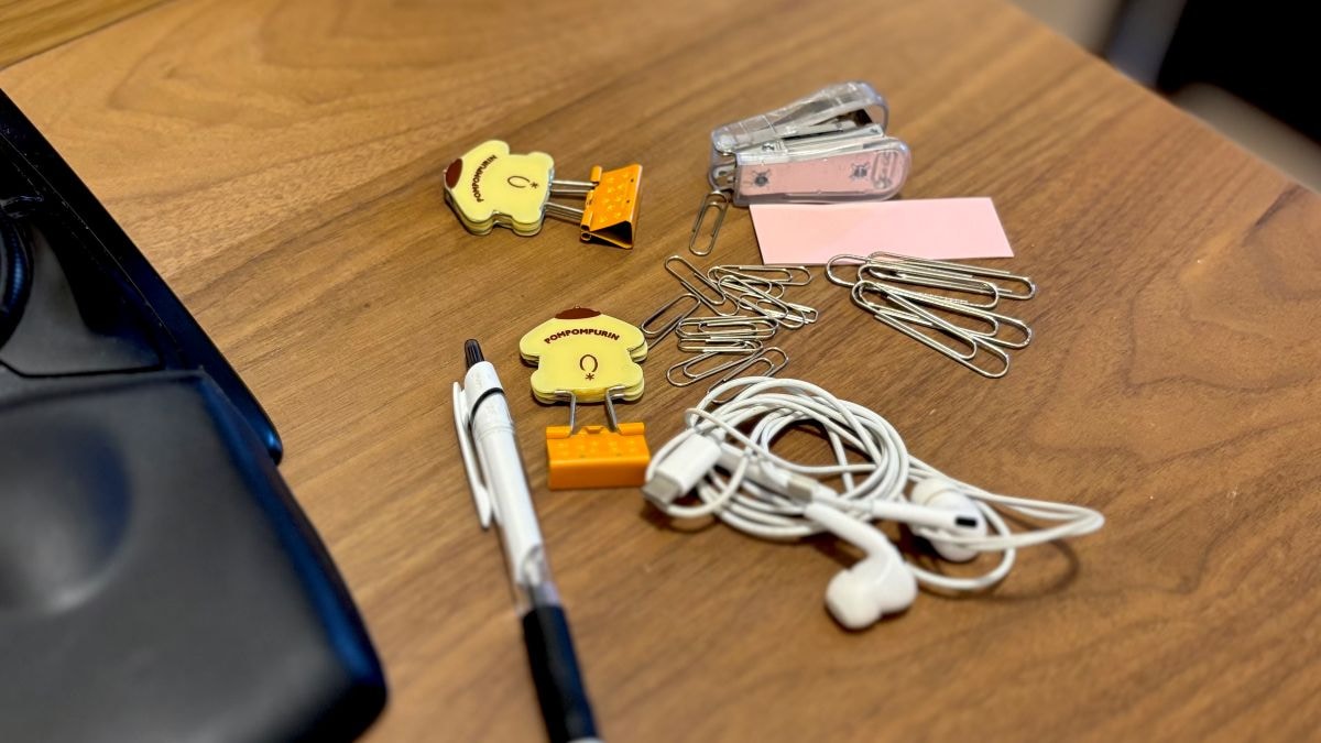 ダイソーの「ブックエンド」と「強力マグネット」を組み合わせて浮かせる収納を試してみた!