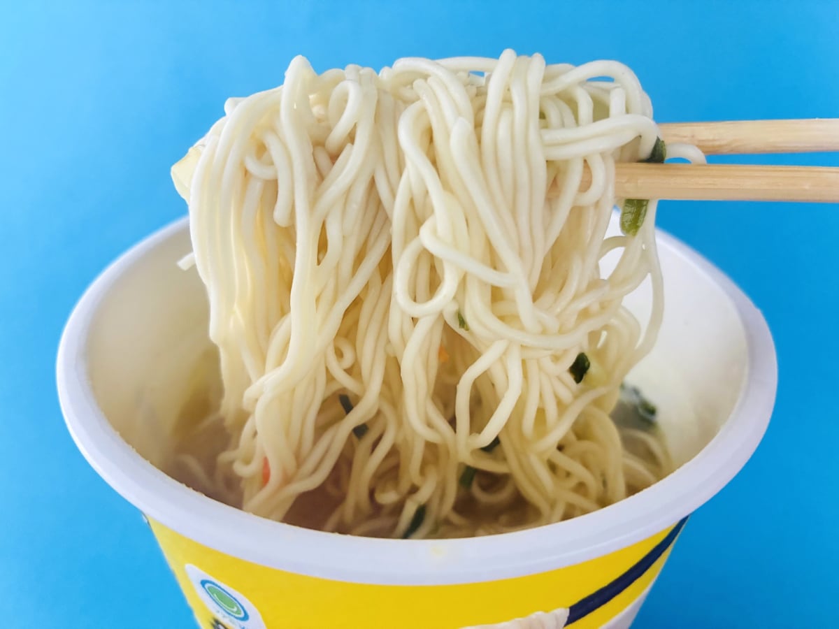 「全人類食べてほしい！」「夏にぴったりの一杯！」【ファミマ】「極細麺で味わうレモン塩ラーメン」