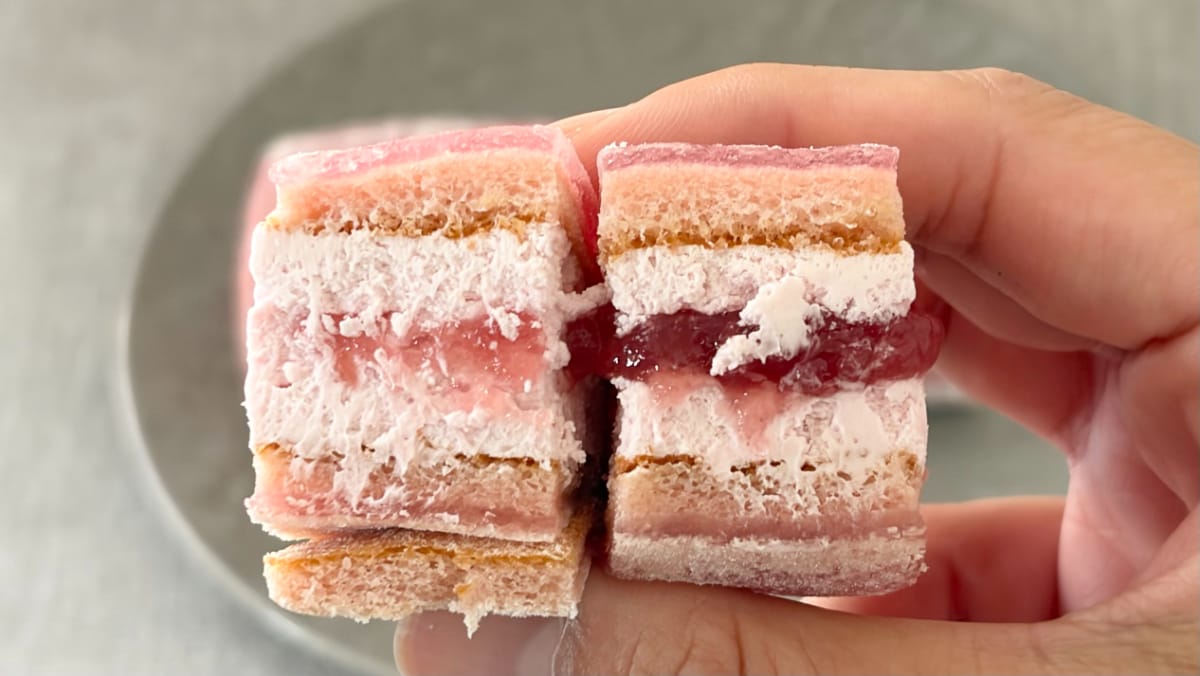 「弾力があって気持ちいい」「普通にリピ」【ローソン】の新食感スイーツ