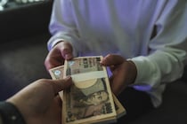1日の食費は300円以下……世帯年収600万・48歳男性が学生時代の友人に200万を貸して味わった過酷な現実
