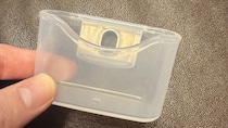 【ダイソー】110円の「ペン立て用ポケット」で飲み忘れ防止！お薬をスッキリ目につく場所に置く収納ワザ