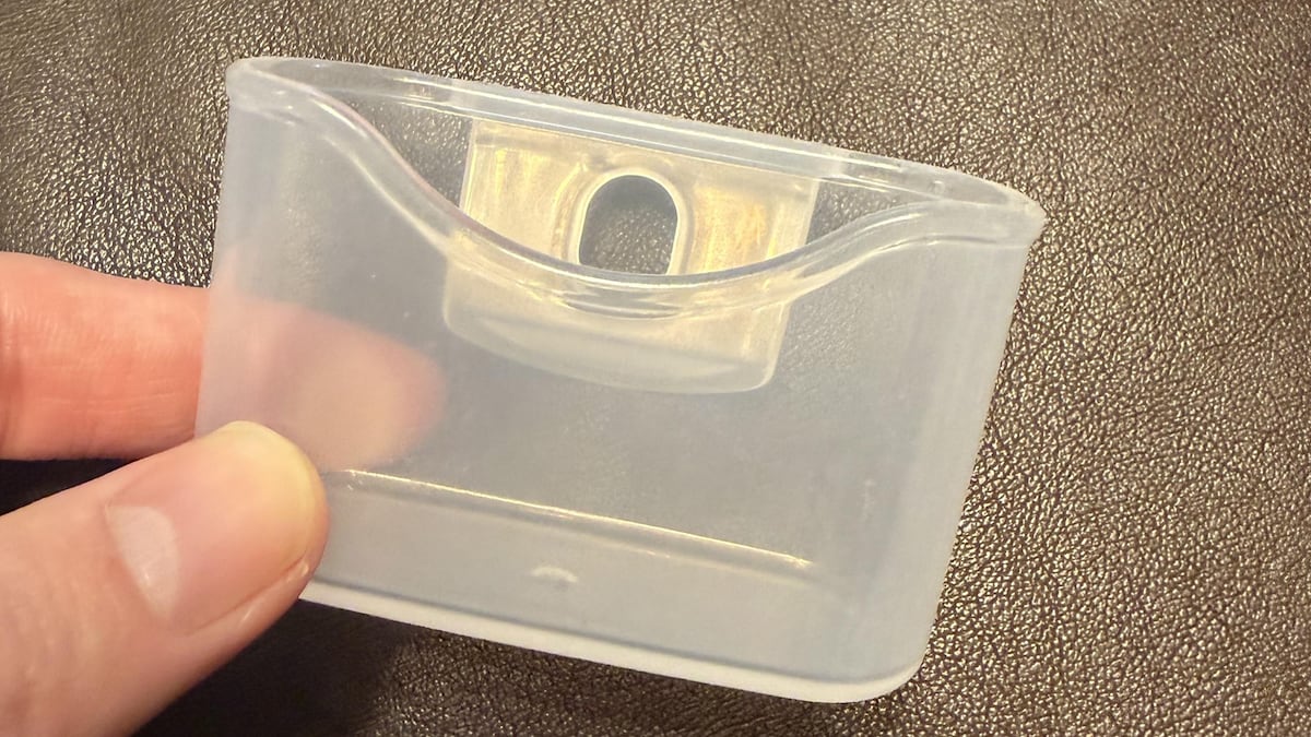 【ダイソー】110円の「ペン立て用ポケット」で飲み忘れ防止！お薬をスッキリ目につく場所に置く収納ワザ