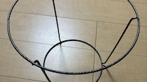 【セリア】110円の「ポールプランタースタンド」がオムツバケツにシンデレラフィット！袋のセットを格段に楽にするお世話ハック