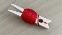 【ダイソー】100円の「洗濯バサミ」が糸巻きに大変身！絡まりがちな刺繍糸をかわいくすっきり収納するアイデア