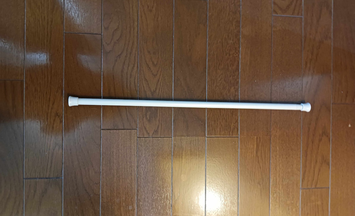 ダイソーの「つっぱり棒」（220円／サイズ：1m）