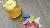 【ダイソー】330円で簡単手作り！貯金箱が指先の力を育む「プットイン」の療育おもちゃに大変身