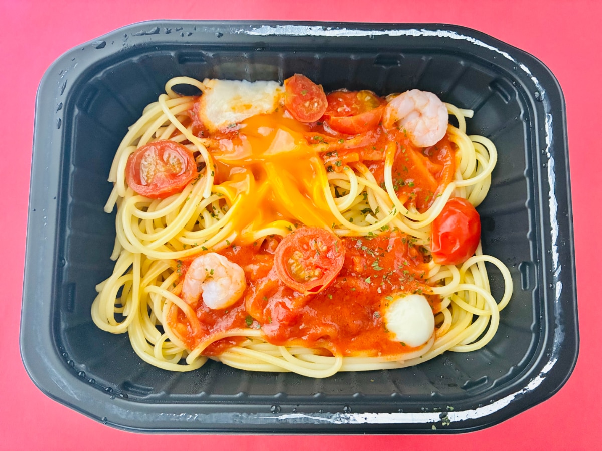 程よい酸味と辛味がGOOD！カルボ要素は……？【セブン】「チリトマトカルボナーラ」