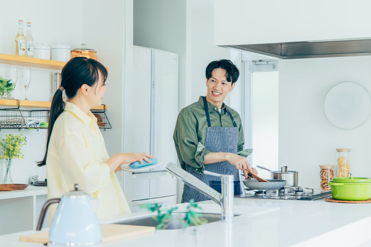 秘密兵器は大きな冷凍庫！？世帯年収600万・31歳男性エンジニアが実践する、友人も驚く買い物ハックと地道な冷凍“貯蓄”