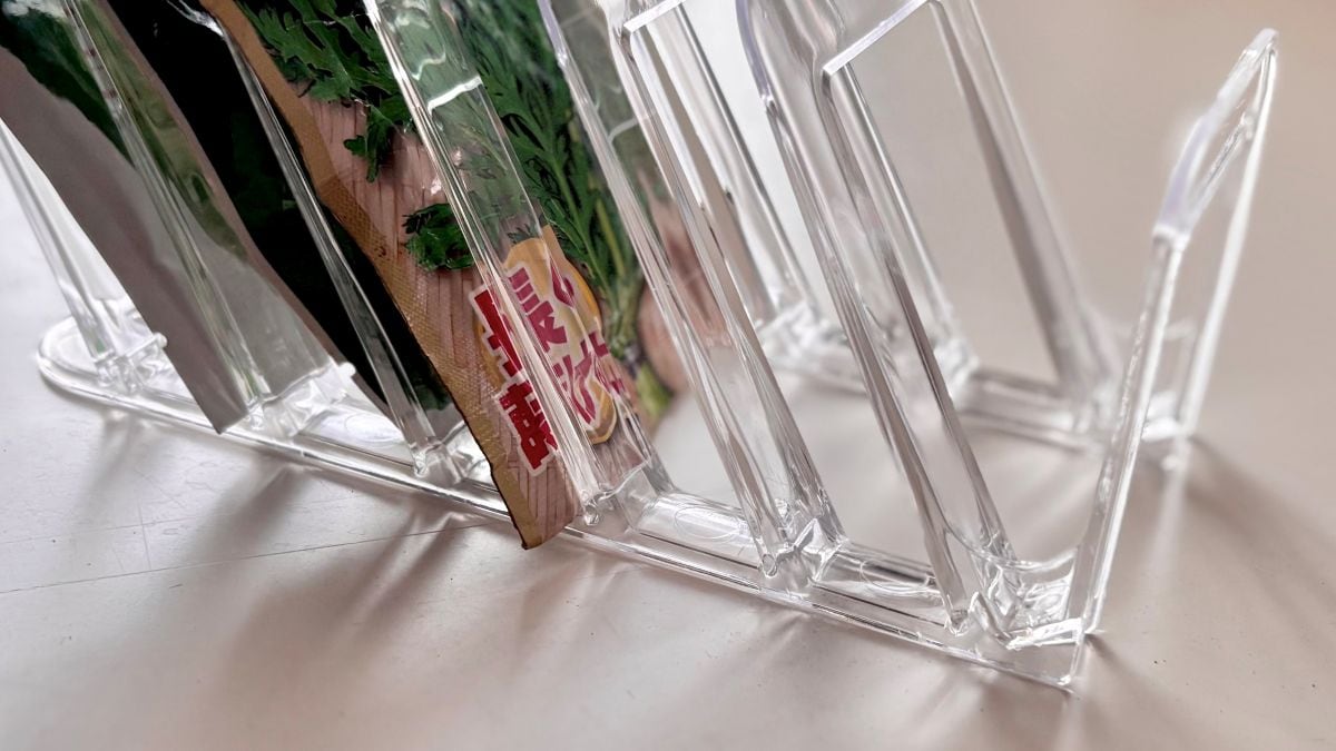 見せる収納で作業もスムーズ!セリアの「ハンカチスタンド」で作るおしゃれな種袋ホルダー