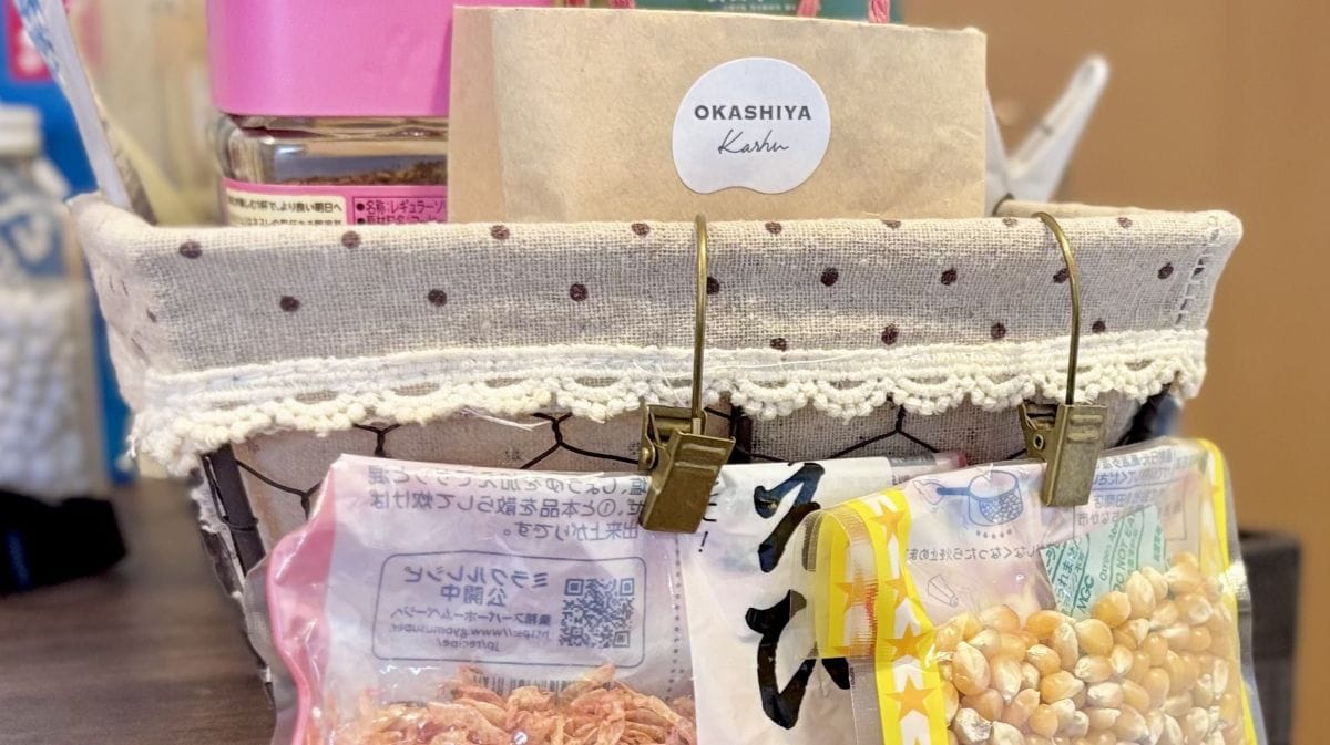 もう賞味期限切れに悩まない!100均「カーテンクリップ」で開封済みの食品袋を見やすく吊るす裏ワザ