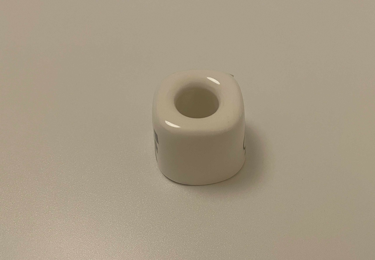 キャンドゥの「陶器製歯ブラシスタンド」