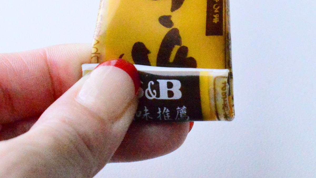 残り少ないチューブに挟むだけ!キャンドゥの「ダブルクリップ」で作る簡単チューブ絞り