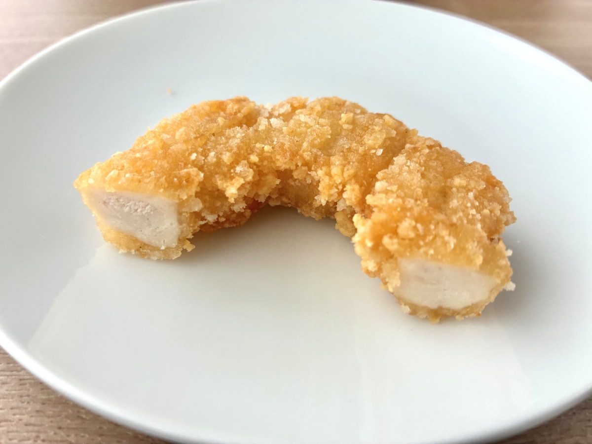 「パッケージが可愛い！」「新しいのに懐かしい味！」【セブン】「おかしなチキン（ブタメンとんこつ味）」
