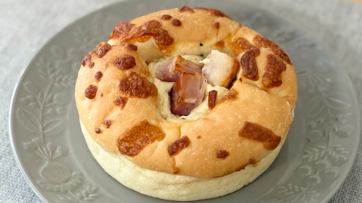 リベイクでおいしさアップ！【ローソン】塩味のきいたお食事パンが新登場