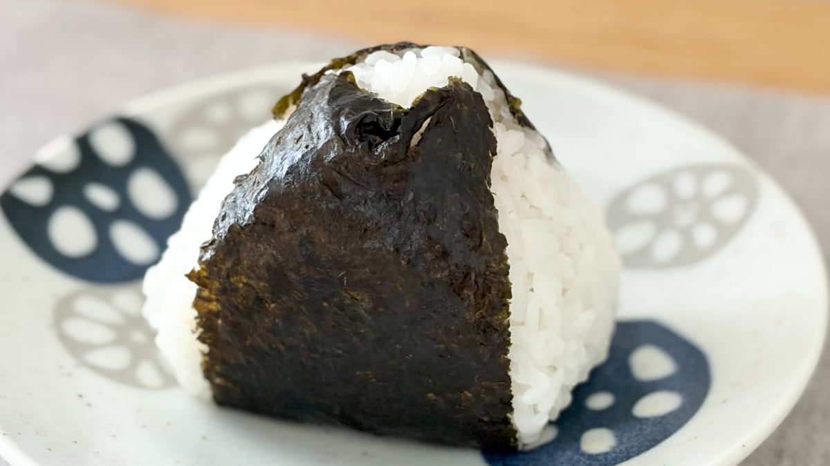 濃厚な味わいが贅沢！【ファミマ】人気店監修のおむすびがおいしすぎる