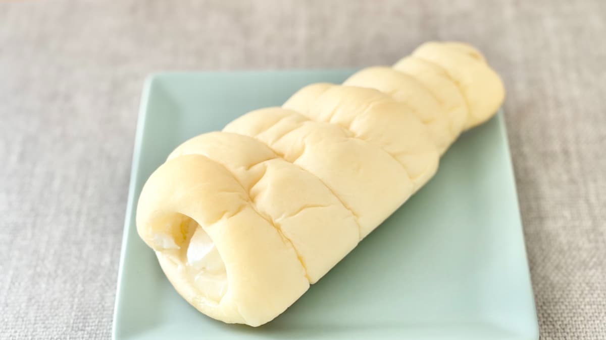 「飛ぶぞ」「超好き」【ファミマ】の新作コロネはダブルミルクが贅沢