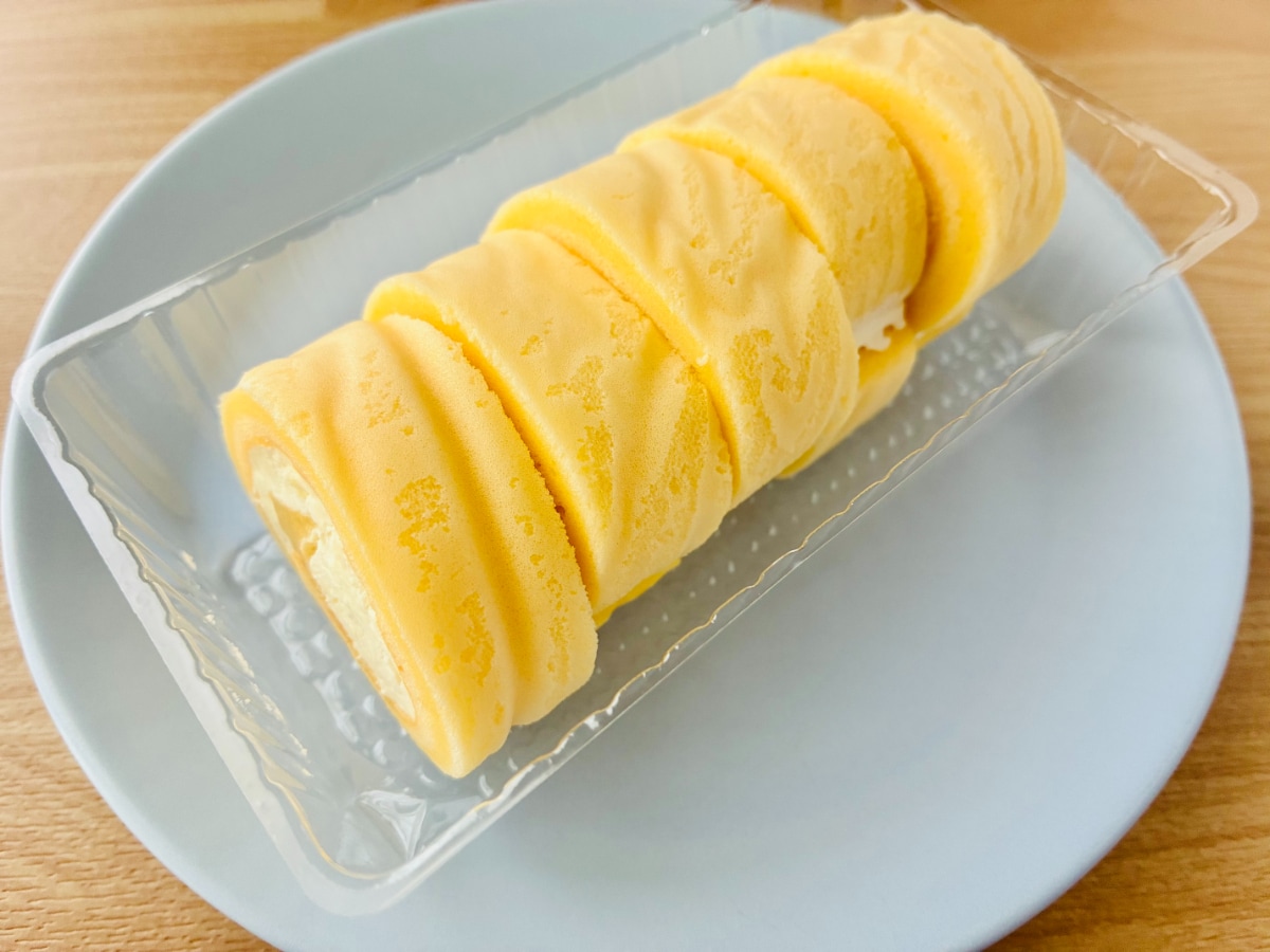 「めちゃくちゃ美味しかった!」「即買いした!」【ファミマ】「東京ばな奈 もっちりクリームロール ダブルバナナ味」