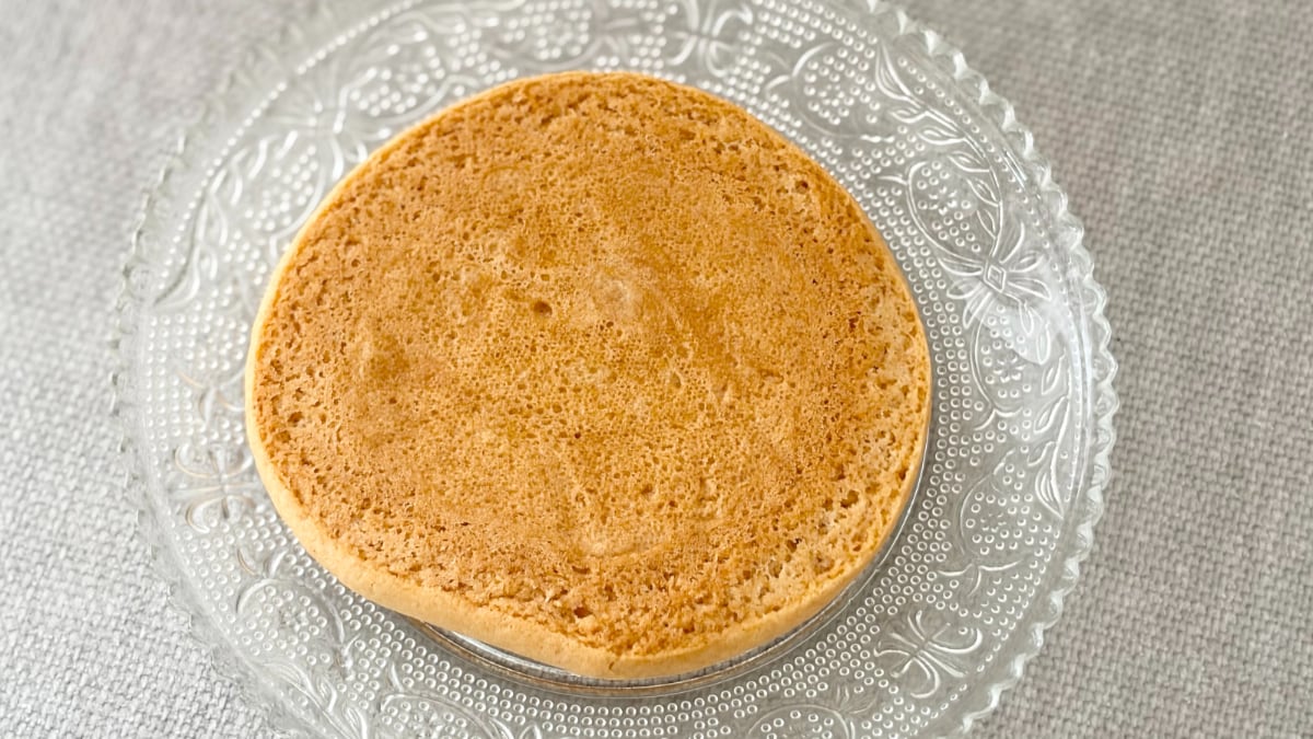 大きなクッキーの中に……【ファミマ×東京ばな奈】のお菓子は意外性あり