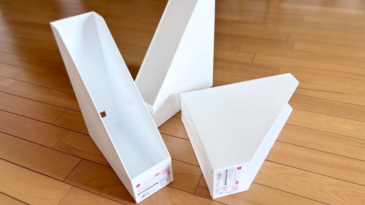 【100均】もうクローゼットで雪崩が起きない!「ファイルスタンド」を使ったバッグのすっきり自立収納アイデア