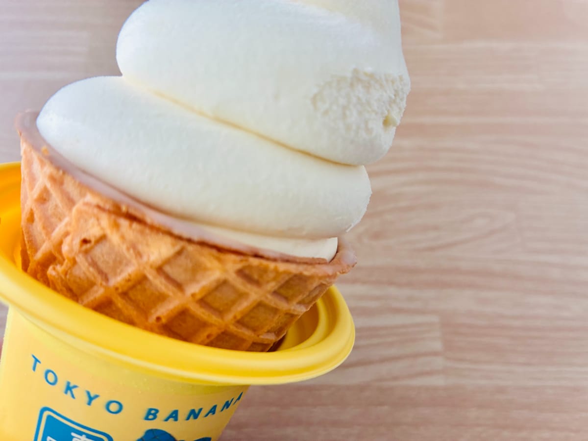 「さっぱりバナナ味！」「ほんと美味しかった！」【ファミマ】「ロッテ ワッフルコーン東京ばな奈」