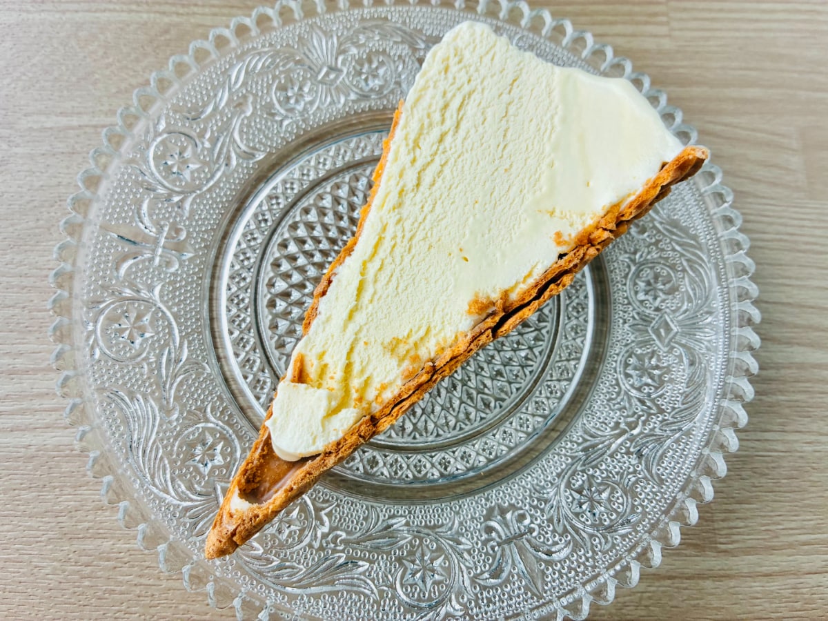 「さっぱりバナナ味！」「ほんと美味しかった！」【ファミマ】「ロッテ ワッフルコーン東京ばな奈」