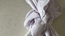 ホウキで取るより後片付けが楽！ダイソーの「突っ張り棒」で蜘蛛の巣を駆除する驚きのライフハック