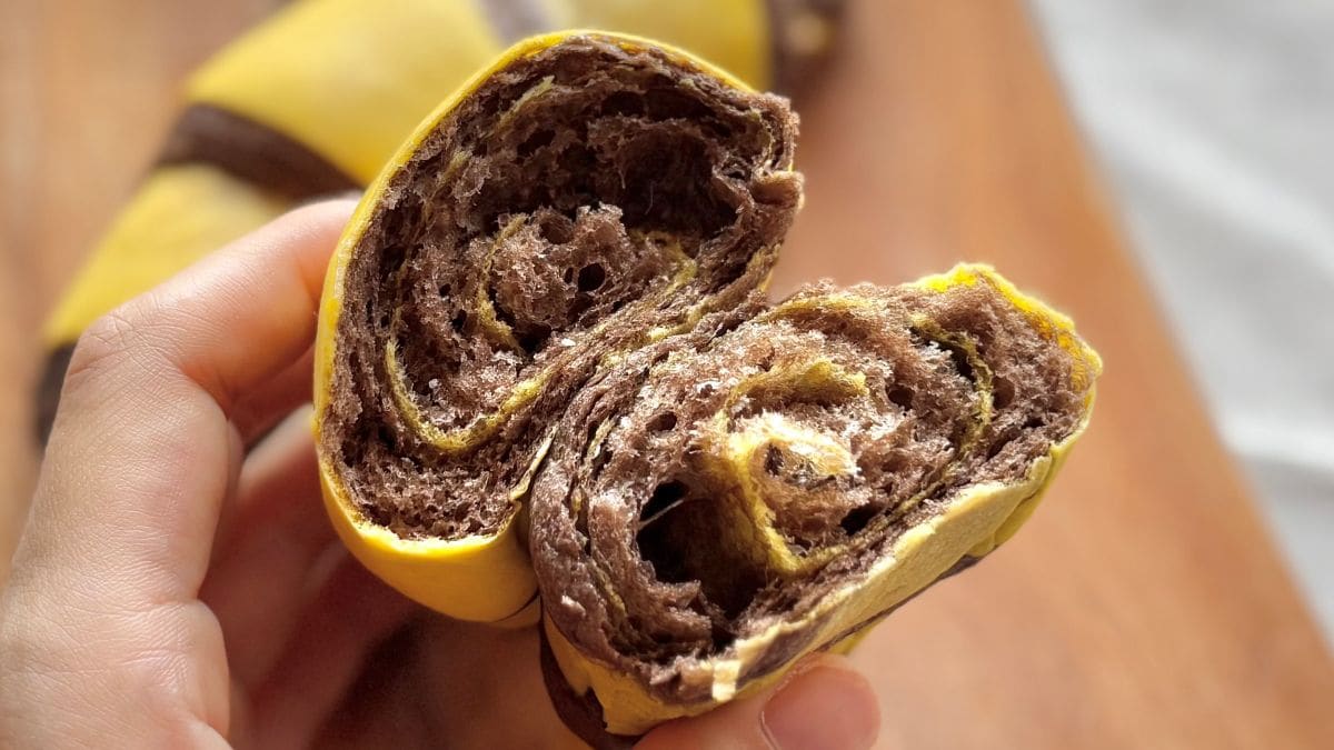 しましま模様が目印！【セブン】ふんわり優しいクロワッサンは“冷やし”がおすすめ