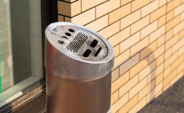 男性集団がコンビニ前で喫煙⇒そばに子連れで駐輪すると「おい！ちゃんと見ろ！」急に大声を上げたワケ