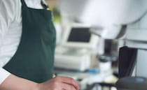 「顔の傷どうしたの？おばさんに言ってみなさい！」深刻な表情で娘に迫る店員→疑われてる？次の瞬間…