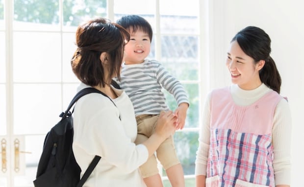 「先生に好かれる保護者」の共通点って？わが子のために、保育士さんと信頼関係を築く「小さな習慣」