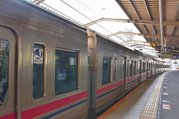 スカートを履いてお出かけ「ん？なんかスカスカする…」→「ギャー！やめて」駅のホームで赤面事件！