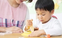「友だちに腕を叩かれた」息子がポロリ…→幼稚園に相談する？しない？迷った末、連絡帳に書いた結果