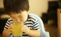 「いやぁあ！！」こぼしたジュースを放置して家族旅行→帰宅後、思わず絶叫！ダイニングが異常事態に！