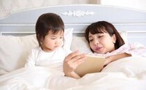 絵本の読み聞かせで寝かしつけ大成功！しかし想定外の結末が待っていた…