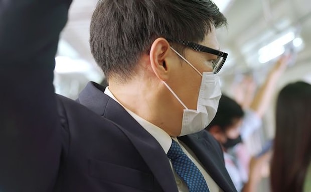 「迷惑だ!!」電車でサラリーマンに吐き捨てられ…ギャン泣きの1歳児を抱え、立ち尽くした私の決断