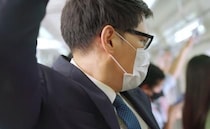 「迷惑だ！！」電車でサラリーマンに吐き捨てられ…ギャン泣きの1歳児を抱え、立ち尽くした私の決断