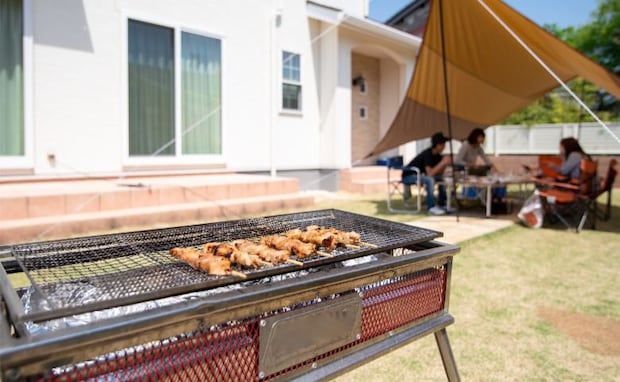 自宅BBQは迷惑？ママ197人の本音を調査！近隣トラブルどう防ぐ？「これだけは気にして！」