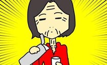 検尿用のコップに飲み物を注ぐ母…紙コップの使い方としては合っているが ＜母の認知症介護日記＞