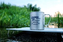 「天下一品×deps」コラボ第3弾、究極の軽さと高い機能性を兼ね備えた「チタンダブルマグ450」を発売！