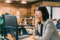 彼女持ちの男性を好きになった時の行動の仕方は？恋愛成就をするために！