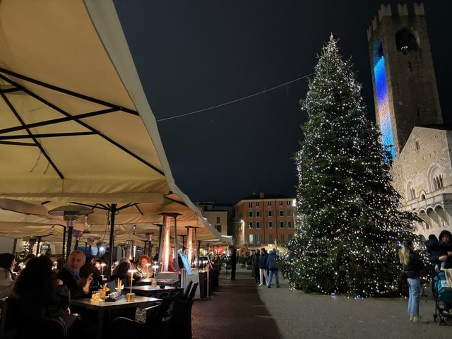 冬でも外の席でアペルティーボ【イタリア】