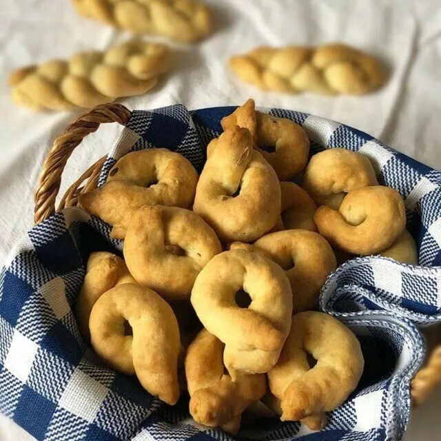 プーリアの伝統的な塩味スナック「タラッリ」【イタリア】